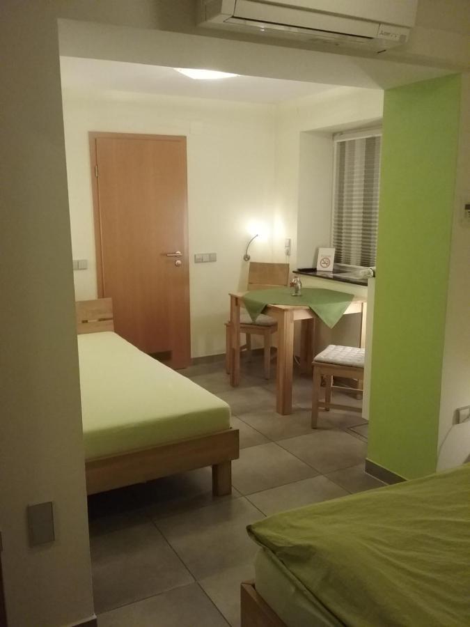Gaestezimmer , Pension Wauri Waldenbuch Exterior photo