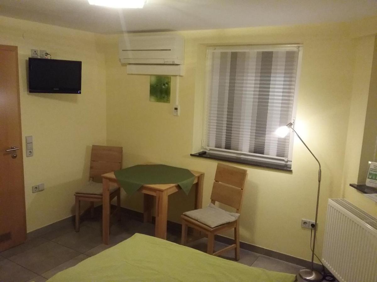 Gaestezimmer , Pension Wauri Waldenbuch Exterior photo